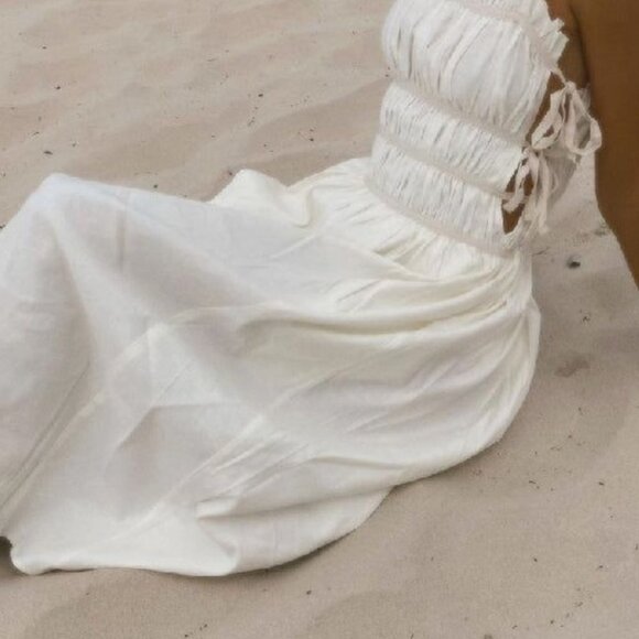 ISO !! can anyone tell me who makes this dress?? - Picture 1 of 2